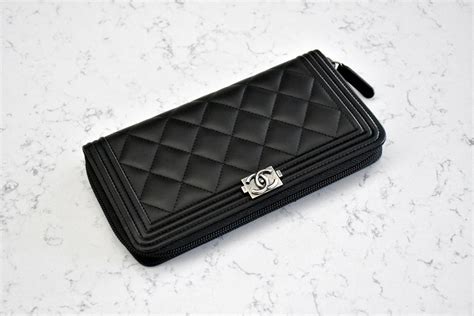 chanel wallet cost.